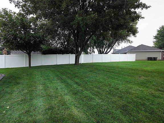 4th image of 4850 Bradford Ln