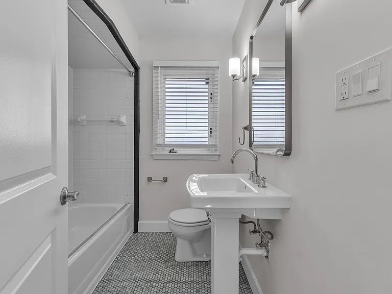 2711 Dorchester Rd — Photo 18