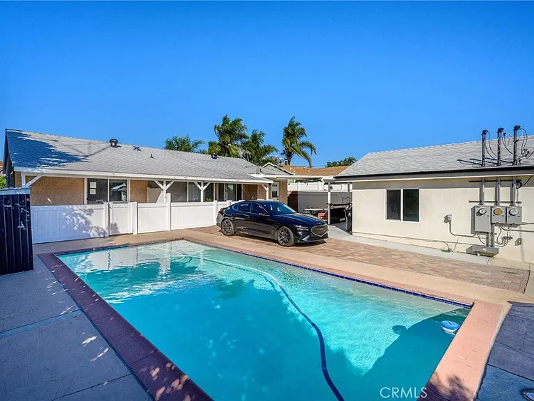 14298 Van Nuys Blvd — Photo 19