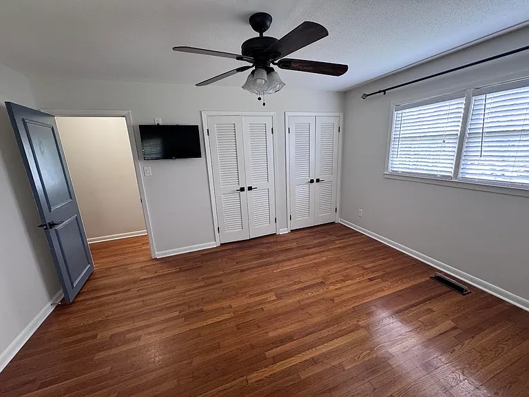 2303 Pinecliff Dr — Photo 10