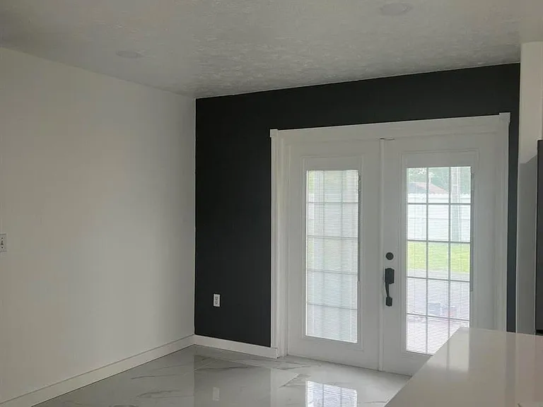 355 Johnston St — Photo 6