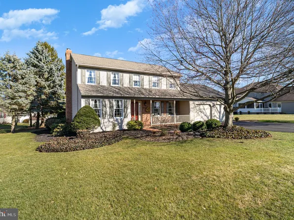 40 S Pin Oak Dr, Boiling Springs, PA 17007