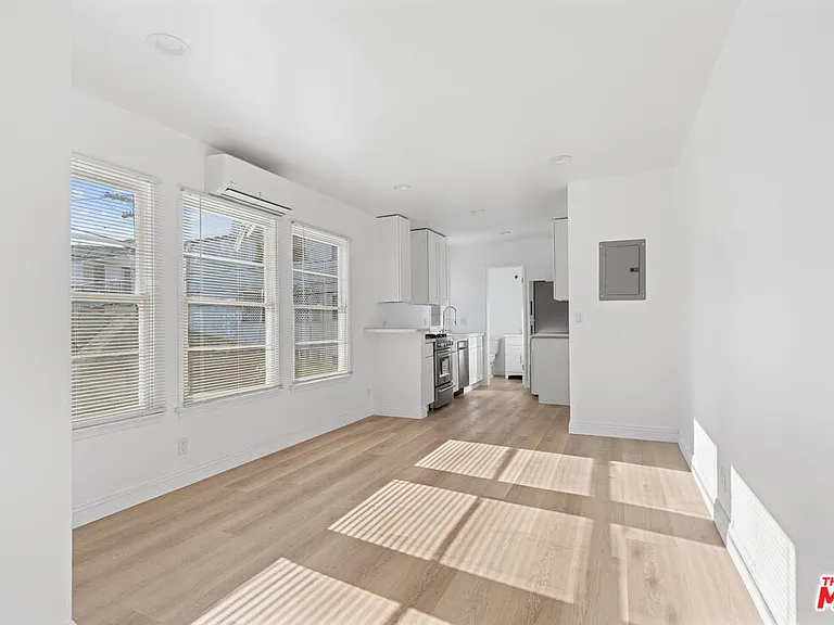814 3rd St #F — Photo 1