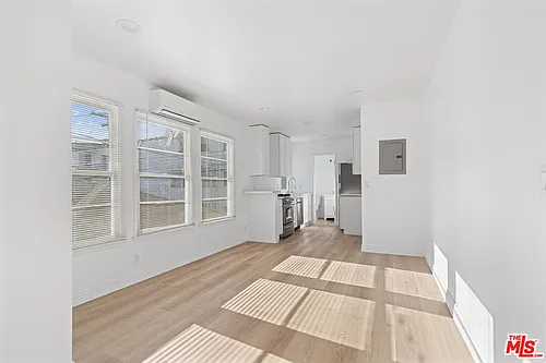 814 3rd St #F Photo 1 814 3rd St #F Photo 1