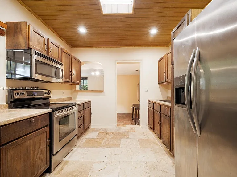 6401 SW 63rd Ct — Photo 10
