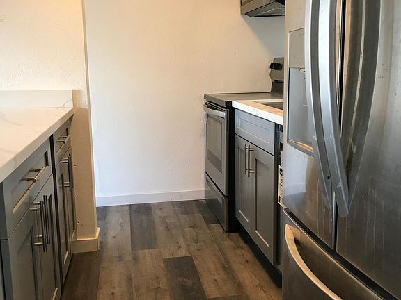 2nd image of 1717 E Jefferson St #27