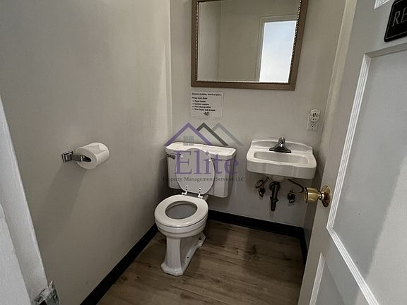 3rd image of 413 W Railroad Ave #1