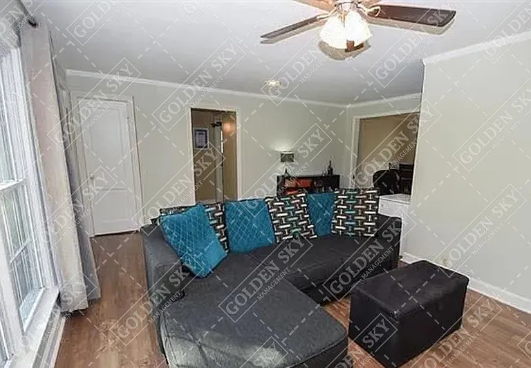 2605 N Maplewood Ave — Photo 2