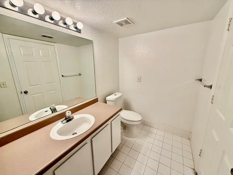 181 SW Palm Dr #103 — Photo 12