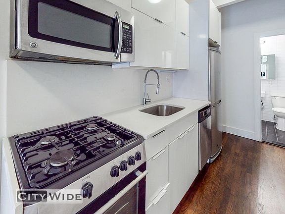 3rd image of 109 Saint Marks Pl APT 12