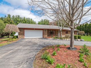 5316 Port Dr, Roscoe, IL 61073