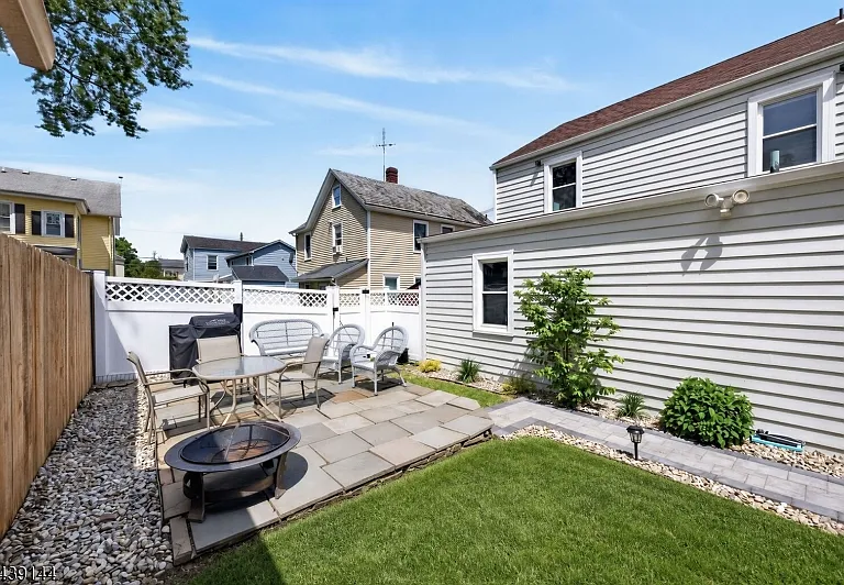 12 Capner St — Photo 17