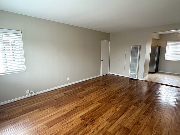 3rd image of 2208 Poinsettia Dr