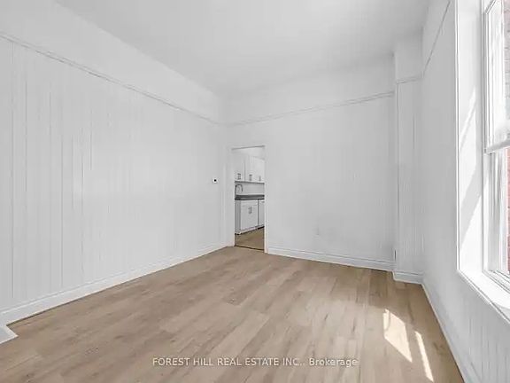 4th image of 419 Dufferin St #1A