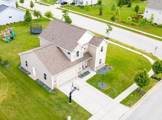 1298 Juniper LANE, Oconomowoc, WI 53066