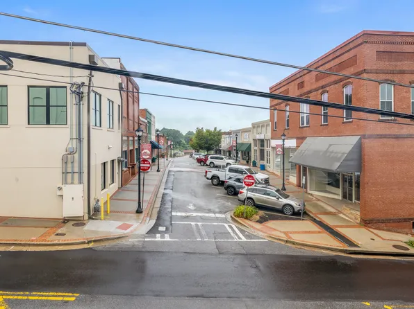 128 Main St N, Cornelia, GA 30531