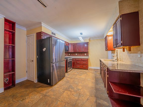4th image of 22W275 Peterson Ave