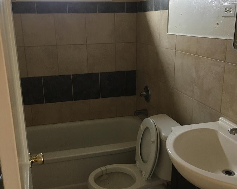 2nd image of 901 N Mississippi St