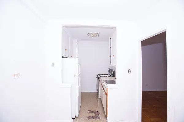 Sold by Grand Lux Realty | media 30