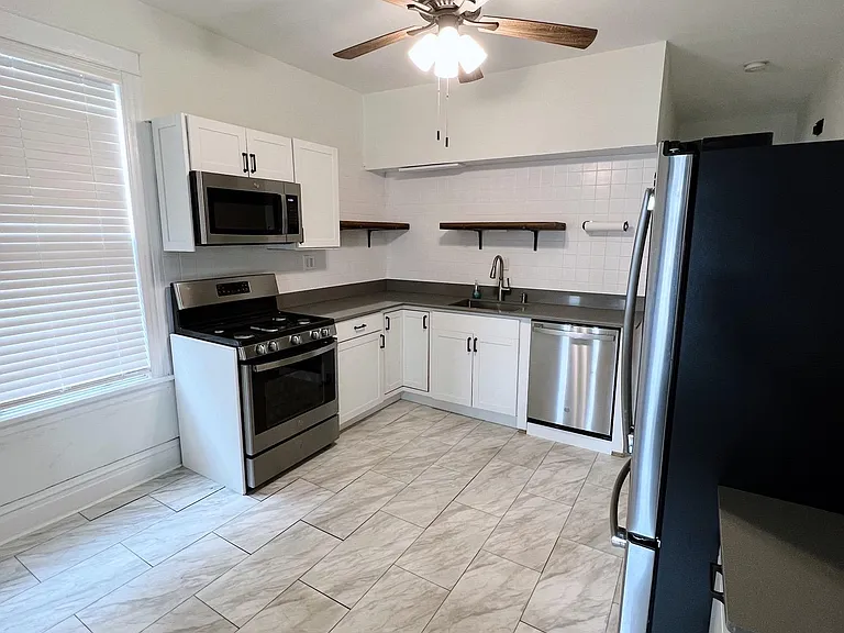 2533 N Springfield Ave #2 — Photo 5