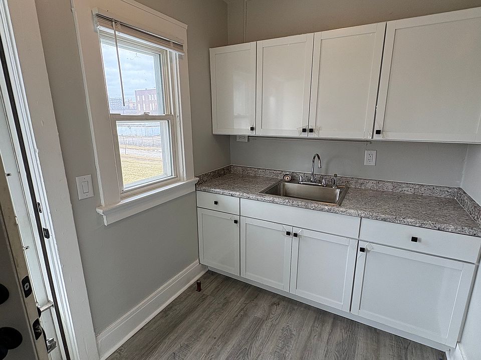 1st image of 1919 Brookwood Ave #6