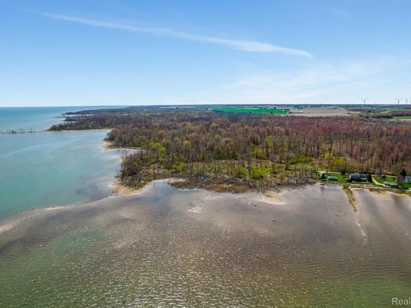 6470 Lakeview Dr, Pt Hope, MI 48468
