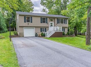 10 Butternut Rd, Vernon, NJ 07462