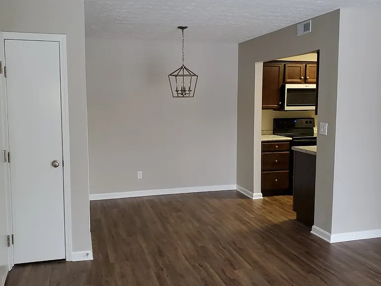 Lone Star Apartments — Photo 2