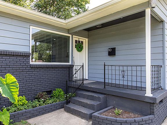 2nd image of 10 Quincy Cir