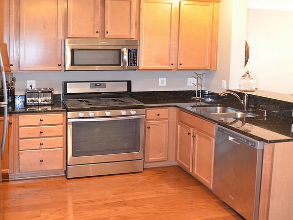 4th image of 2309 Kew Gardens Dr