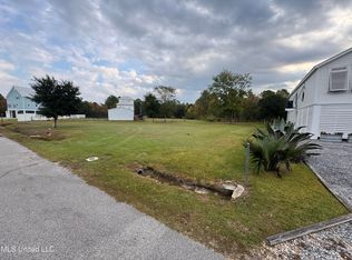 300 Market St, Waveland, MS 39576