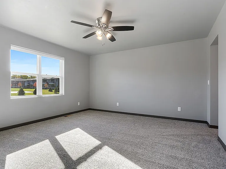 635 Diversity Dr — Photo 23