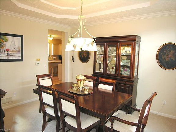 5th image of 256 Williamsburg Dr