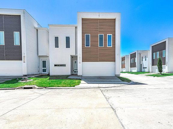 2nd image of 5519 Paraiso Pl