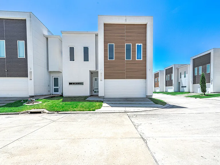 5519 Paraiso Pl — Photo 2