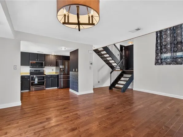 10913 Rosehill Rd, Overland Park, KS 66210