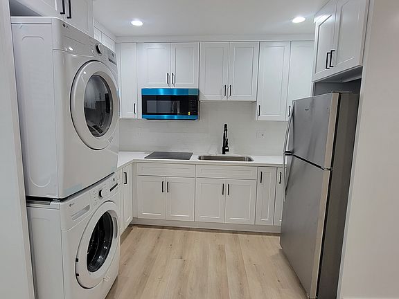 Bright and functional kitchen