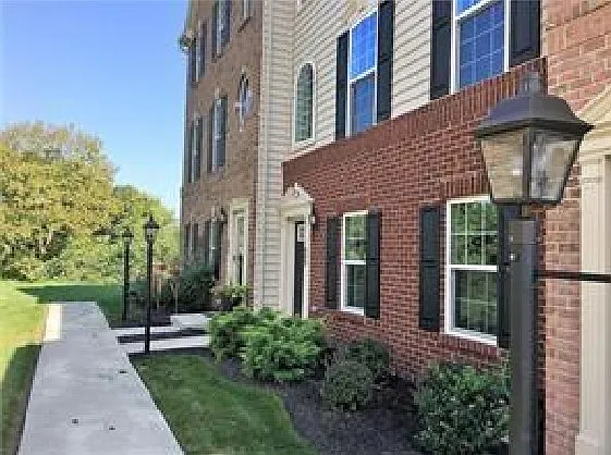 602 Pointe View Dr — Photo 1