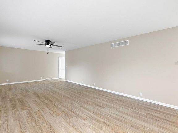 2nd image of 2322 N Dearborn St