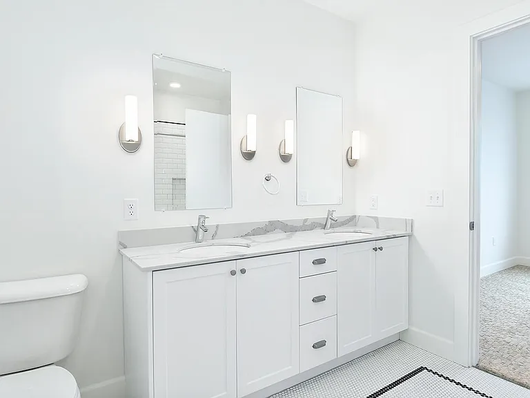 21 Astor — Photo 25