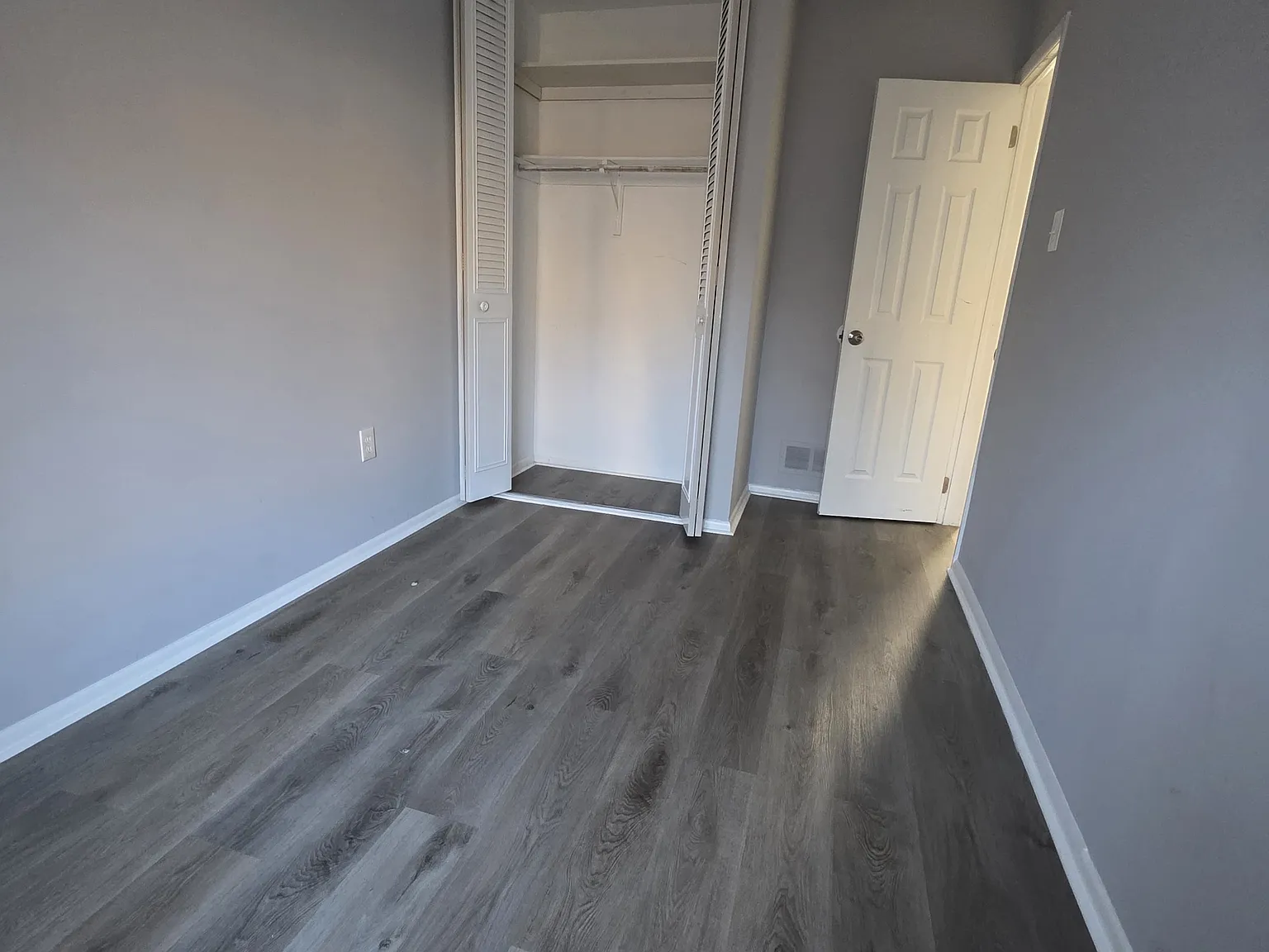 122 Chelsea Circle - 1 — Photo 3