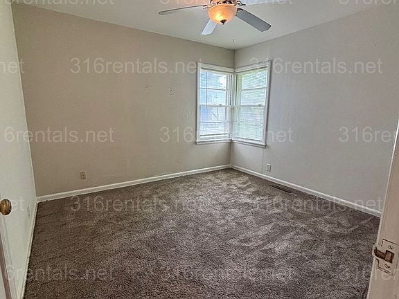 3rd image of 1423 N Terrace Dr