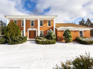 6253 Nicholas Dr, West Bloomfield, MI 48322