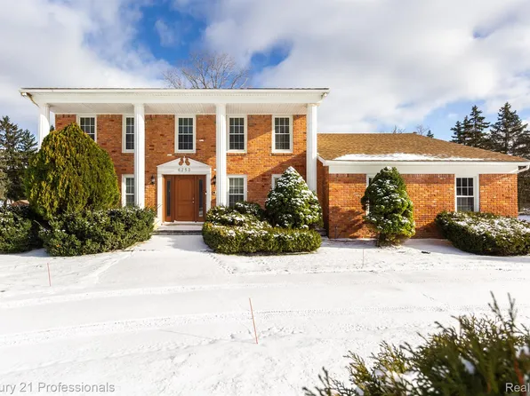 6253 Nicholas Dr, West Bloomfield, MI 48322
