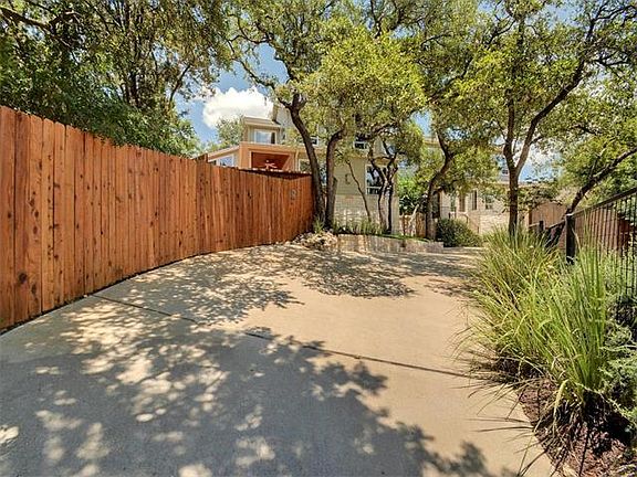 2nd image of 3902 Knollwood Dr #B