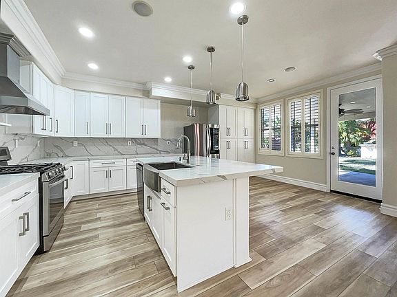 2nd image of 724 N Valley View Dr