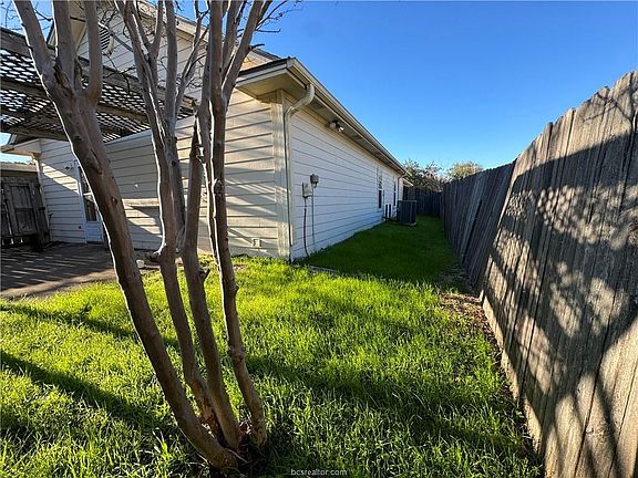 5th image of 604 Townplace Dr