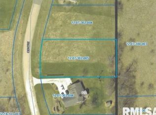 105 Centre Dr, Petersburg, IL
