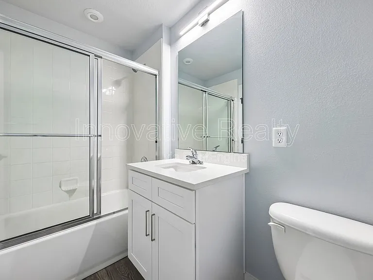 Las Palmas Apartments — Photo 31