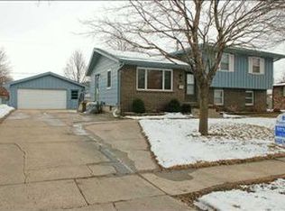 1209 SE Bel Aire Rd, Ankeny, IA 50021